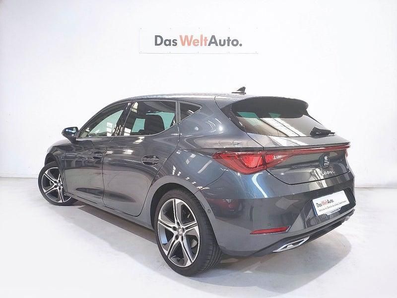 Usado Seat Leon FR 150 CV (110 kW) 2021 Gris / plata Berlina