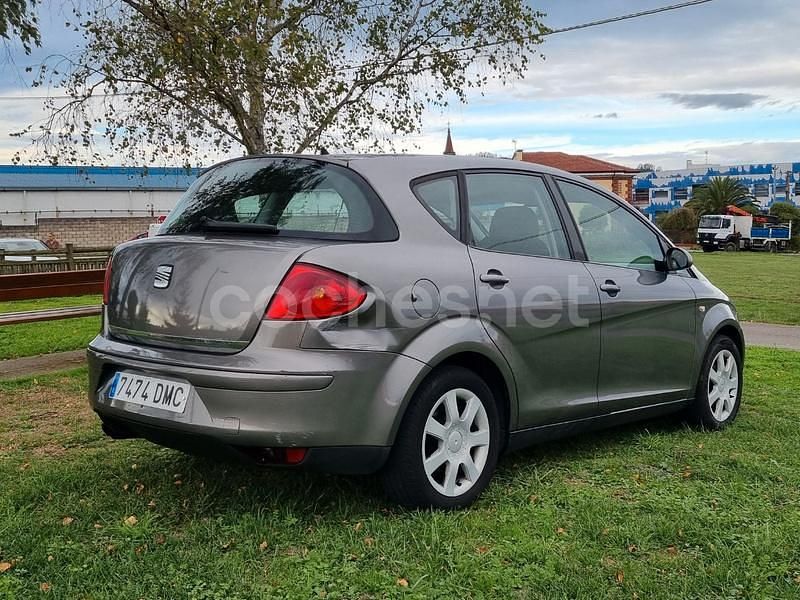 Usado Seat Toledo Reference 140 CV (102 kW) 2006 Gris / plata Berlina