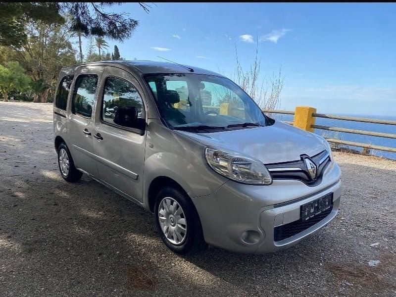 Usado Renault Kangoo Dynamique 110 CV (80 kW) 2014 Gris / plata Monovolumen