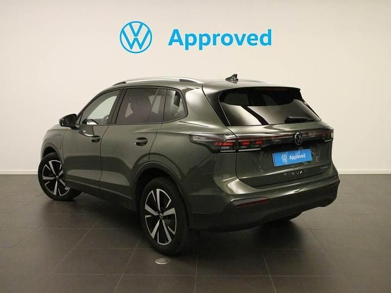 Usado VW Tiguan Life 204 CV (150 kW) 2025 Verde SUV