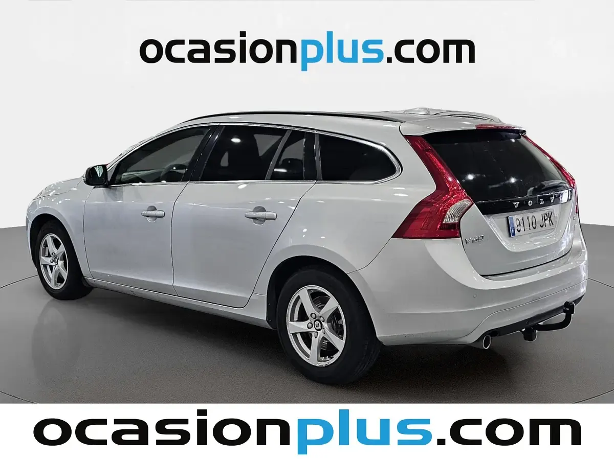 Usado Volvo V60 Momentum 120 CV (88 kW) 2016 Gris plata Familiar