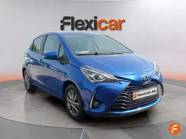 Usado Toyota Yaris Active 69 CV (50 kW) 2019 Azul Berlina