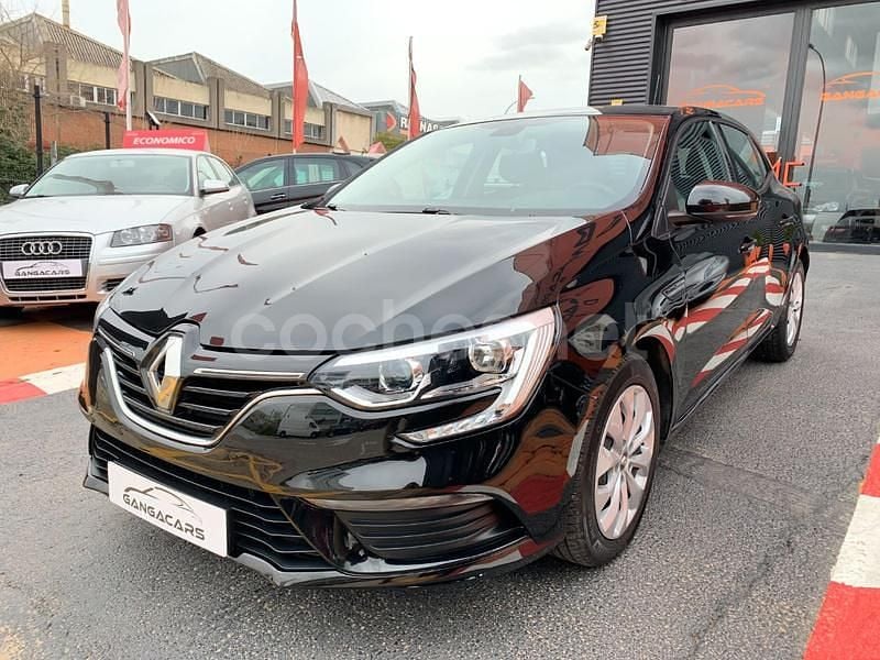 Usado Renault Mégane IV LIMITED 95 CV (69 kW) 2019 Gris / plata Berlina