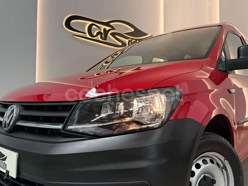 Usado VW Caddy Beach 102 CV (75 kW) 2020 Rojo Monovolumen
