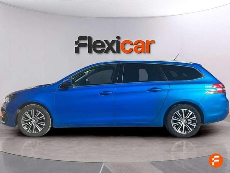 Usado Peugeot 308 SW Allure 131 CV (96 kW) 2020 Azul Familiar