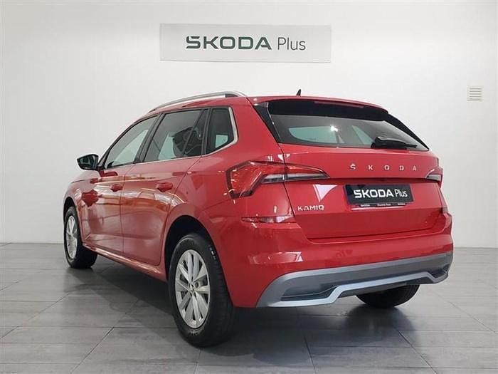 Rojo Usado 2024 Skoda Kamiq Ambition SUV | 20.990 € (Precio justo) - Imagen 1/4