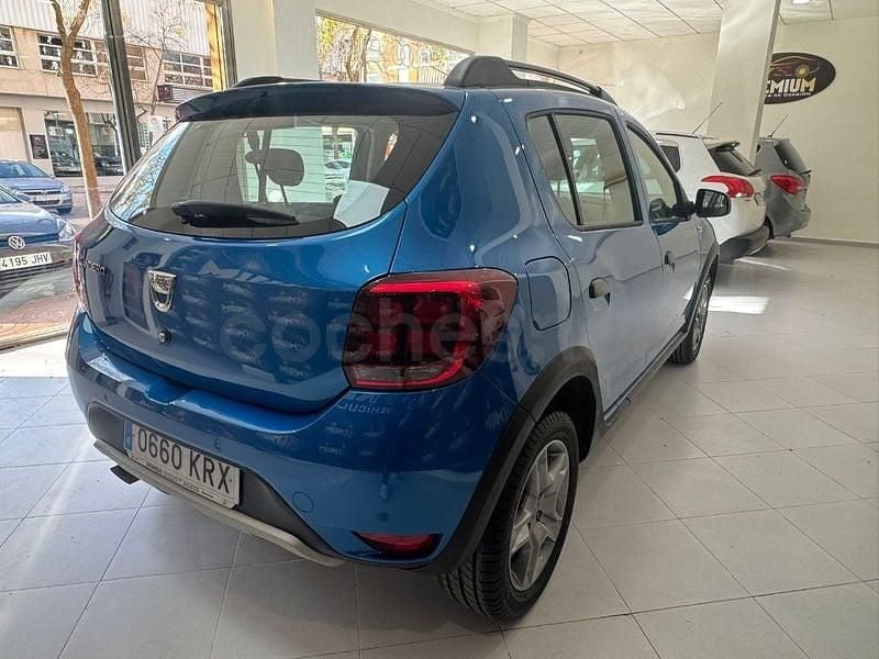 Usado Dacia Sandero Essentiel 90 CV (66 kW) 2019 Azul Berlina