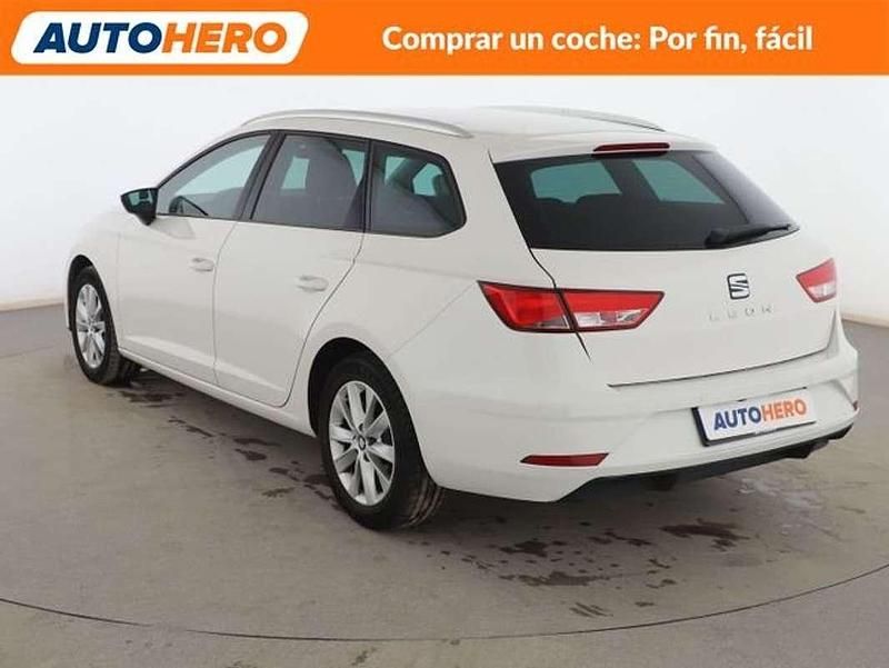 Usado Seat Leon Style 116 CV (85 kW) 2019 Blanco Familiar
