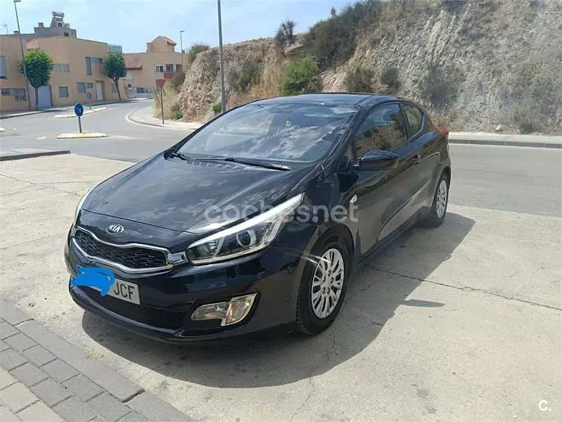 Usado Kia ProCeed 100 CV (73 kW) 2015 Negro Utilitario