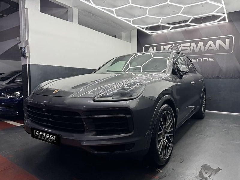 Usado Porsche Cayenne 462 CV (339 kW) 2020 Gris / plata SUV