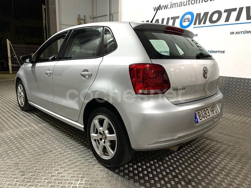 Usado VW Polo Advance 90 CV (66 kW) 2013 Gris / plata Berlina