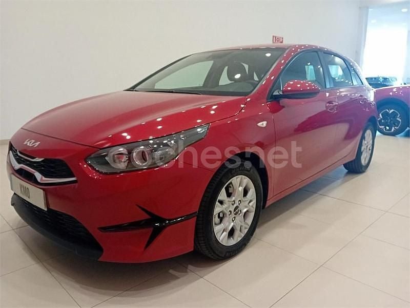 Rojo Usado 2024 Kia Ceed Berlina | 18.990 € (Super precio) - Imagen 1/4
