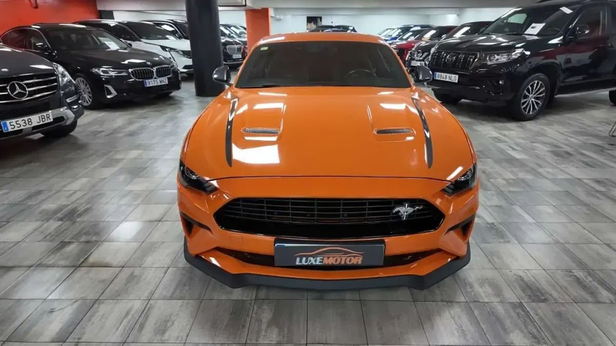 Usado Ford Mustang Fastback 291 CV (214 kW) 2020 Naranja Coupe
