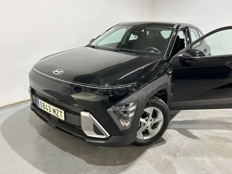 Usado Hyundai Kona 129 CV (94 kW) 2025 Negro SUV