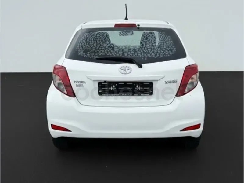 Käytetty Toyota Yaris Active 90 HP (66 kW) 2015 Valkoinen Viistoperä