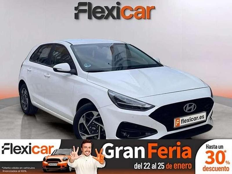 Blanco Usado 2024 Hyundai i30 Berlina | 18.990 € (Precio justo) - Imagen 1/4