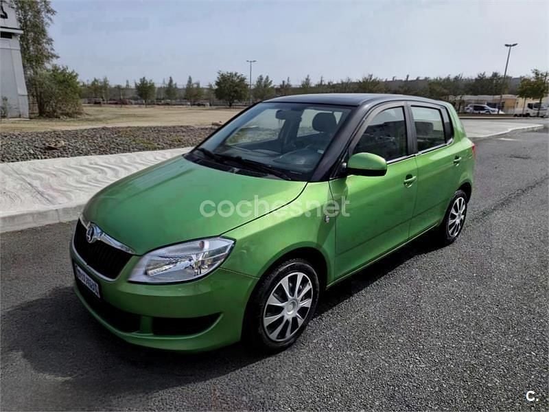 Usado Skoda Fabia Elegance 86 CV (63 kW) 2014 Verde Berlina