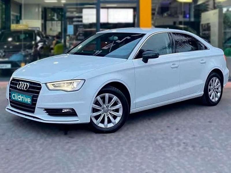 Usado Audi A3 Attraction 105 CV (77 kW) 2014 Blanco Berlina