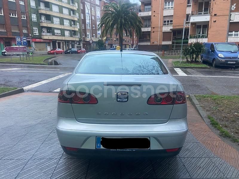 Usado Seat Cordoba Reference 100 CV (73 kW) 2006 Gris / plata Berlina