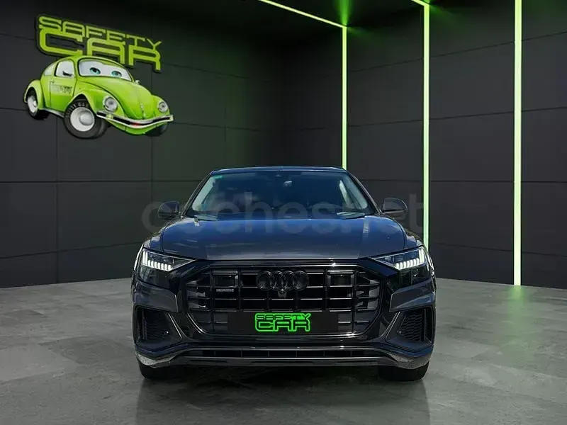 Usado Audi Q8 Ambiente 286 CV (210 kW) 2021 Gris / plata SUV