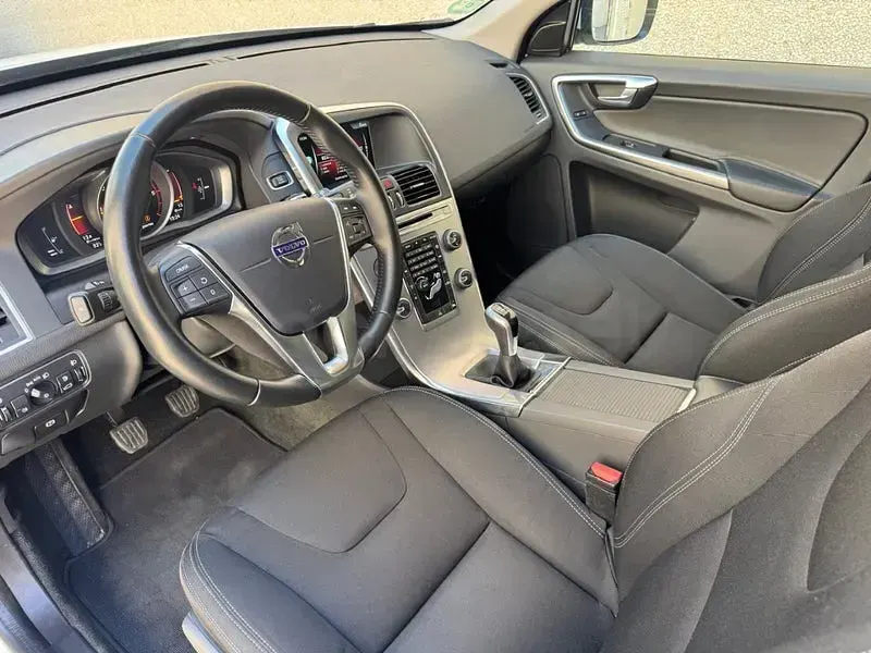 Usado Volvo XC60 Momentum 150 CV (110 kW) 2016 Blanco SUV
