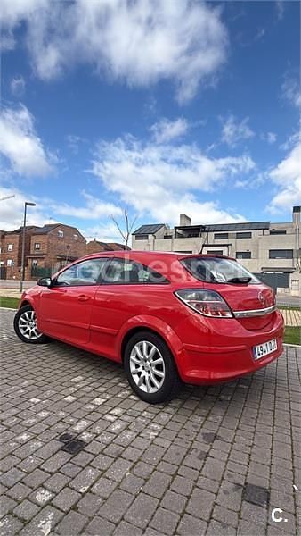 Usado Opel Astra GTC Sport 105 CV (77 kW) 2005 Rojo Berlina