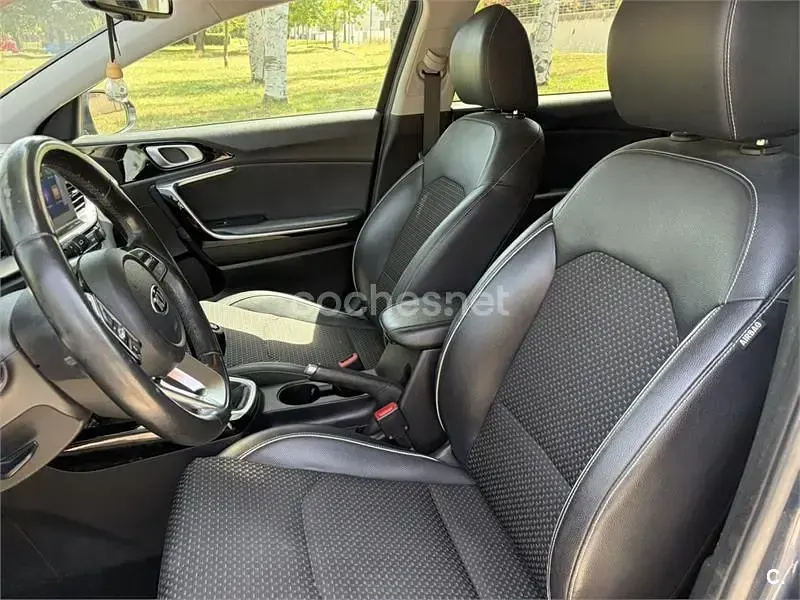 Usado Kia Ceed 120 CV (88 kW) 2018 Azul Utilitario