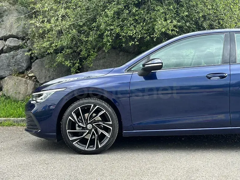 Usado VW Golf VIII 115 CV (84 kW) 2021 Azul Berlina