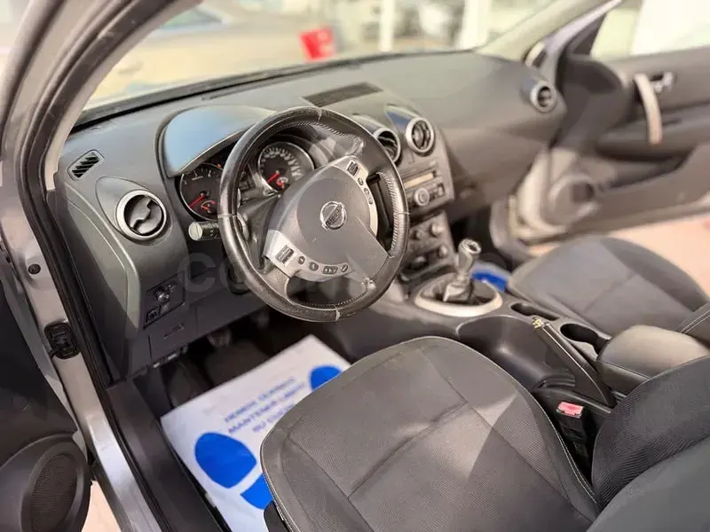 Usado Nissan Qashqai Acenta 110 CV (80 kW) 2010 Gris / plata SUV