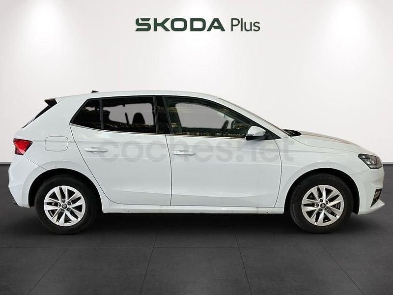 Usado Skoda Fabia Selection 115 CV (84 kW) 2025 Blanco Utilitario