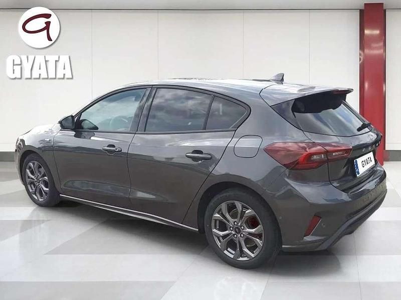 Usado Ford Focus ST-Line 155 CV (114 kW) 2024 Gris Utilitario