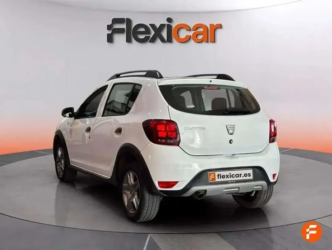 Usado Dacia Sandero Stepway 90 CV (66 kW) 2017 Blanco Berlina