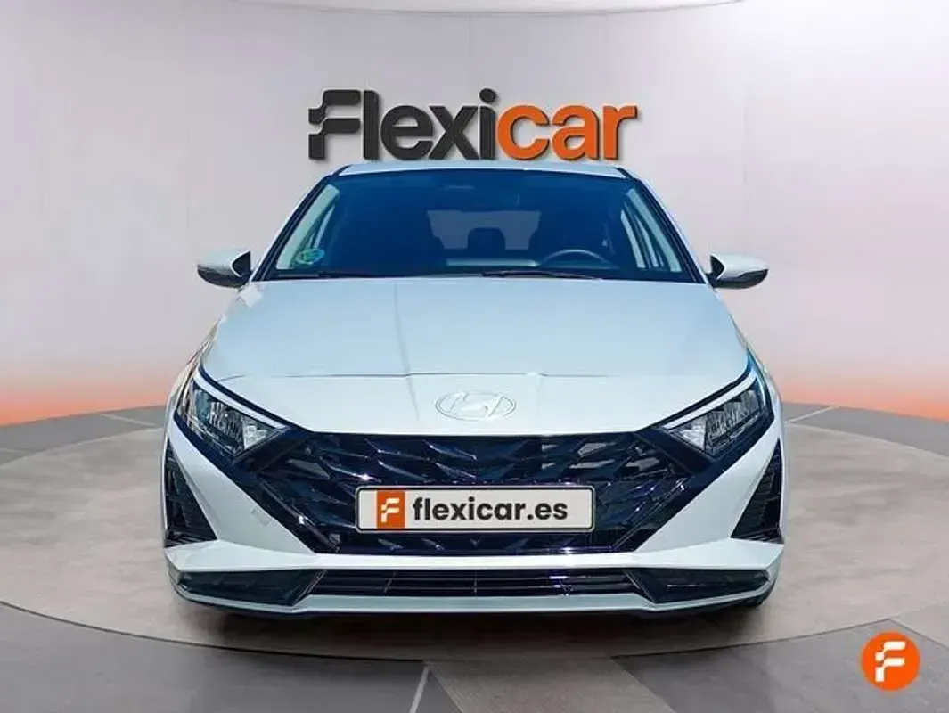 Usado Hyundai i20 101 CV (74 kW) 2025 Gris Utilitario