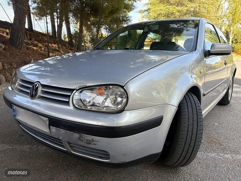 Usado VW Golf IV Sportline 90 CV (66 kW) 2000 Gris Berlina