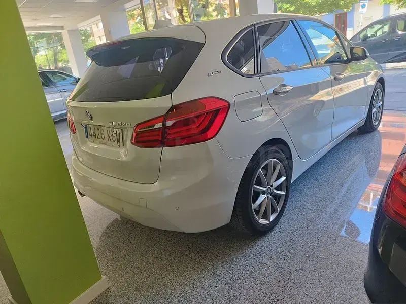 Usado BMW 225 Active Tourer iPerformance 224 CV (164 kW) 2018 Blanco Monovolumen