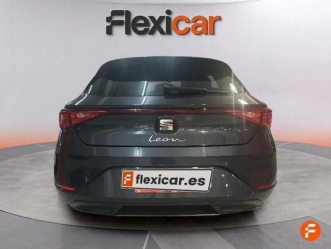 Usado Seat Leon Style 110 CV (80 kW) 2024 Gris Berlina