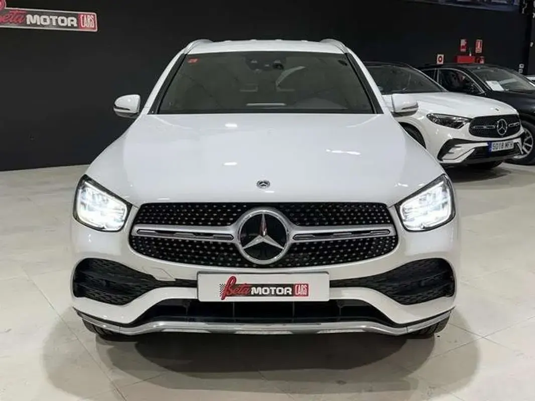 Käytetty Mercedes GLC300 245 HP (180 kW) 2021 Valkoinen Katumaasturi