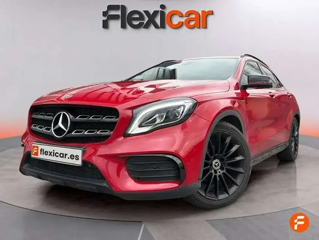 Käytetty Mercedes GLA180 122 HP (89 kW) 2020 Punainen Katumaasturi