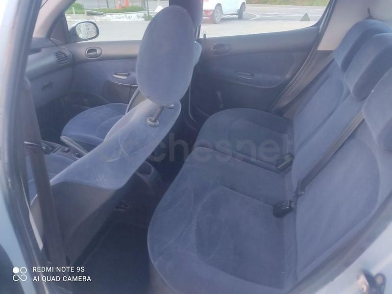 Usado Peugeot 206 70 CV (51 kW) 2003 Azul Berlina