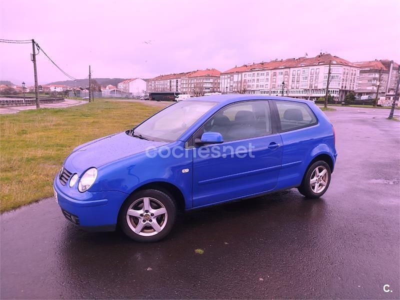Usado VW Polo Trendline 75 CV (55 kW) 2003 Azul Berlina