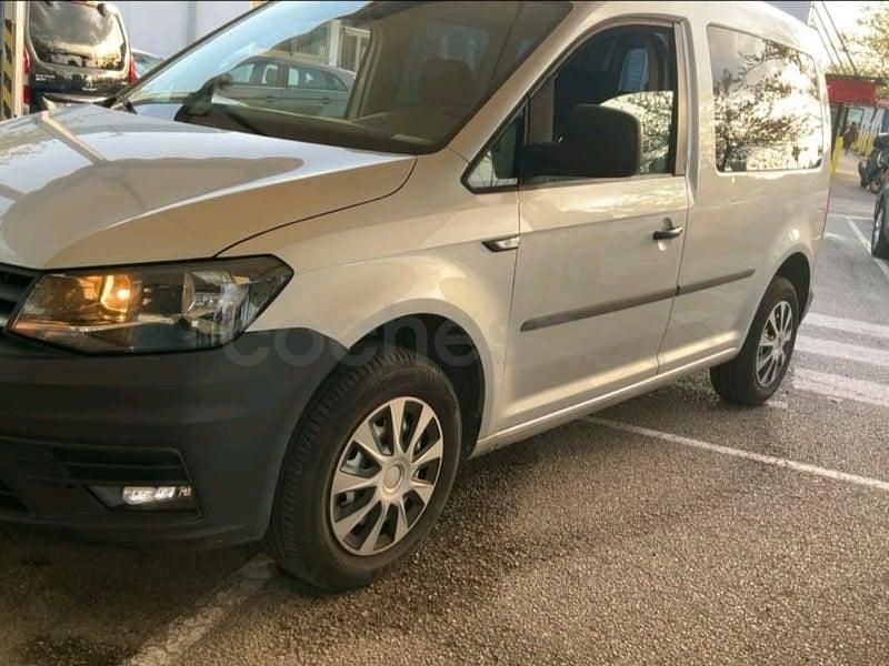 Usado VW Caddy 102 CV (75 kW) 2016 Gris / plata Monovolumen