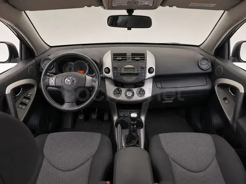 Usado Toyota RAV4 Executive 136 CV (100 kW) 2006 Gris / plata SUV
