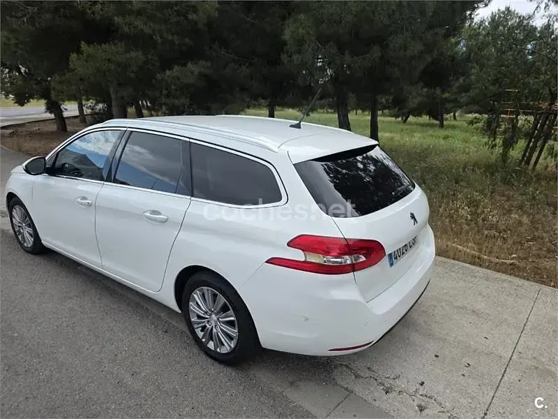 Usado Peugeot 308 SW Allure 130 CV (95 kW) 2021 Blanco Familiar