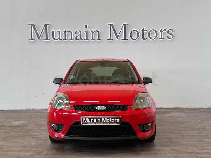 Usado Ford Fiesta Sport 90 CV (66 kW) 2006 Rojo Utilitario