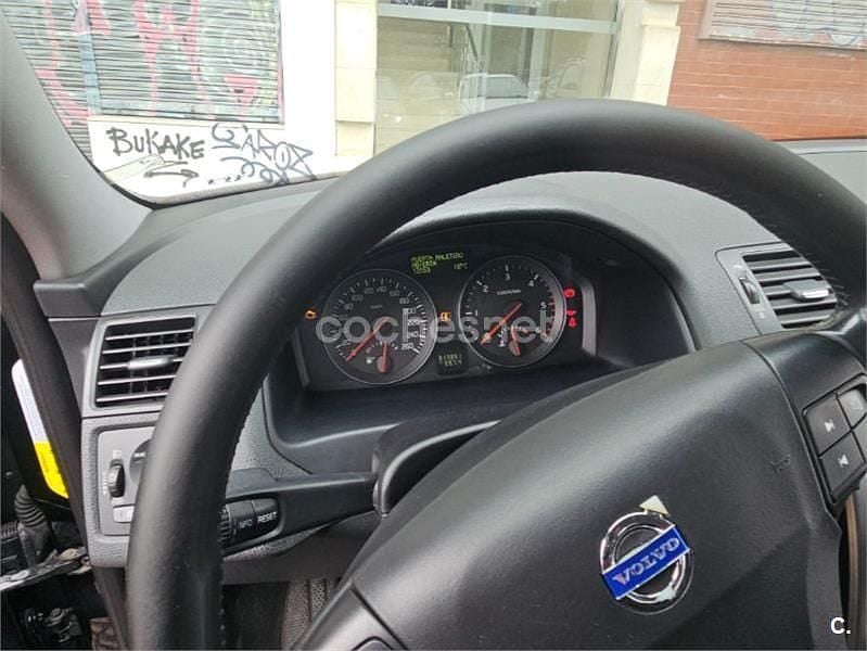 Usado Volvo S40 Momentum 136 CV (100 kW) 2007 Negro Berlina