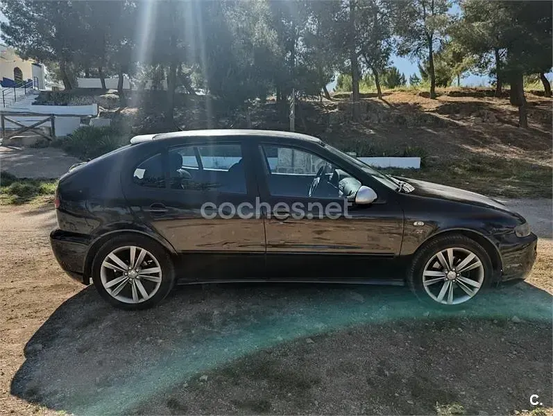 Usado Seat Leon FR 150 CV (110 kW) 2005 Negro Utilitario