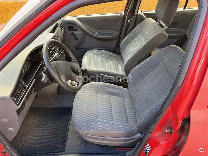 Usado Seat Toledo 90 CV (66 kW) 1992 Rojo Berlina