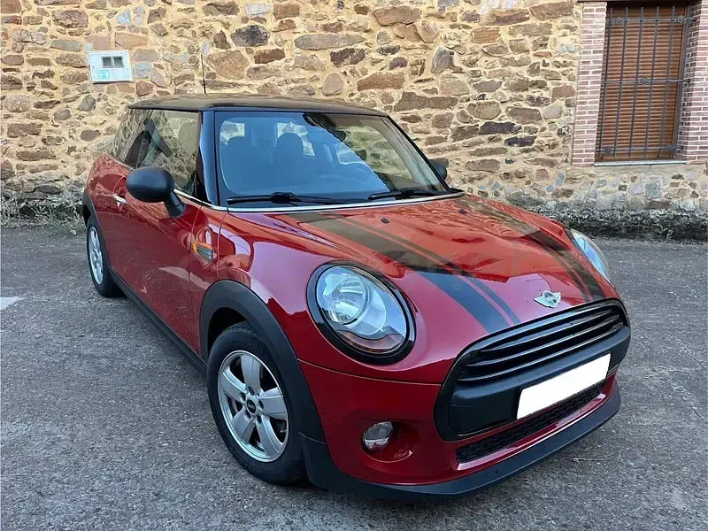 Usado Mini ONE 102 CV (75 kW) 2018 Rojo Utilitario