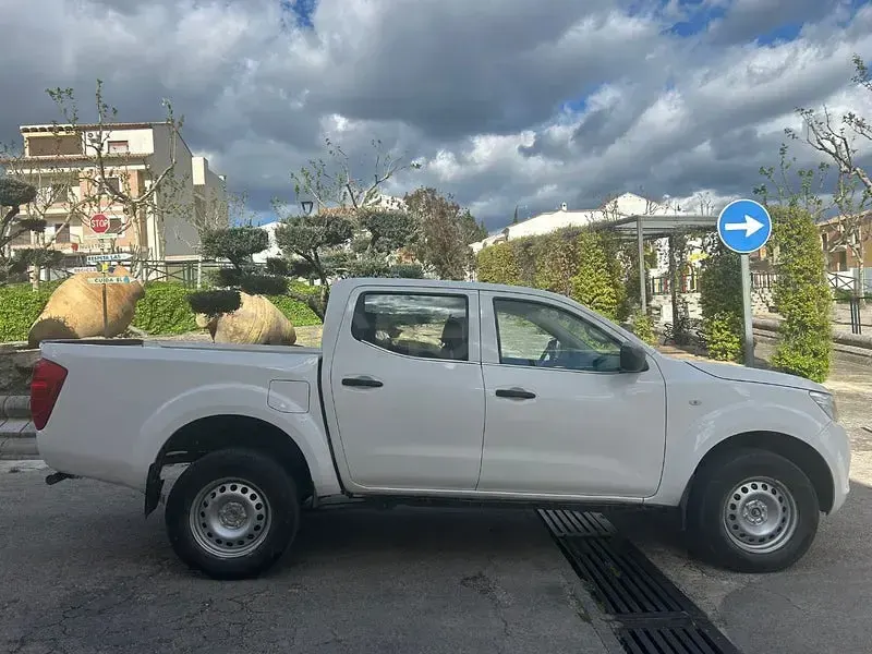 Usado Nissan Navara Acenta 163 CV (119 kW) 2022 Blanco Pickup/Camioneta