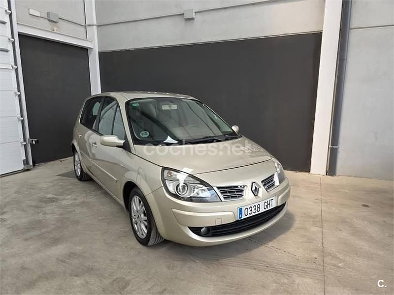 Usado Renault Scénic II 105 CV (77 kW) 2008 Beige Monovolumen